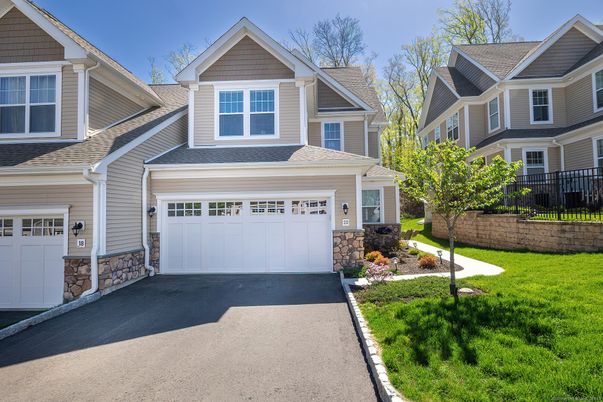Attached, Exterior, Facade, American Craftsman