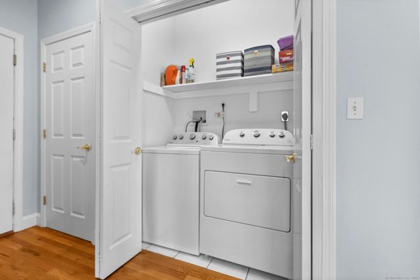 Interior, Utility Closets, Washer, Wood Texture Flooring