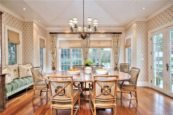 Chandelier, Dining room, Interior, Recessed Lighting, Wood Texture Flooring
