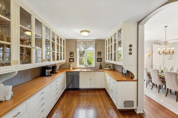 Chandelier, Dining room, Interior, Kitchen, Wood Texture Flooring