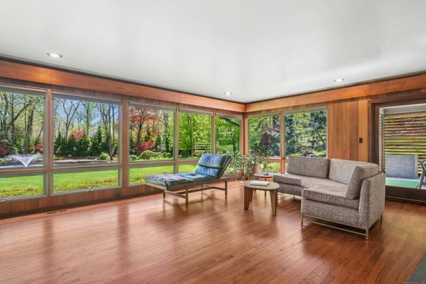 Interior, Living room, Recessed Lighting, Sun Room, Wood Texture Flooring