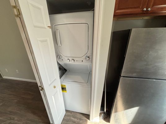 Interior, Utility Closets, Washer, Wood Texture Flooring