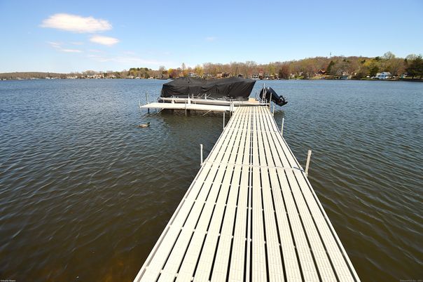 Exterior, Lake