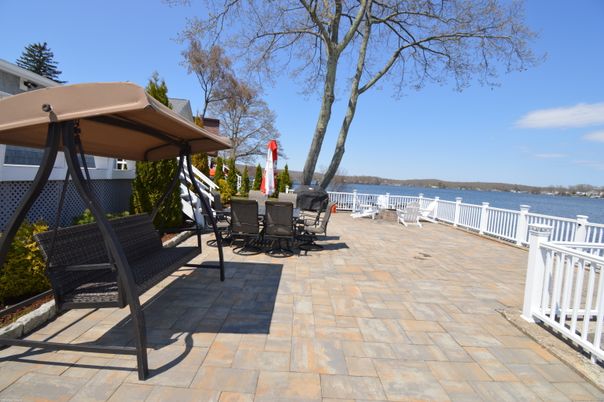 Exterior, Lake