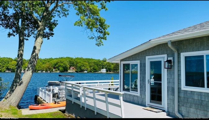 Exterior, Lake