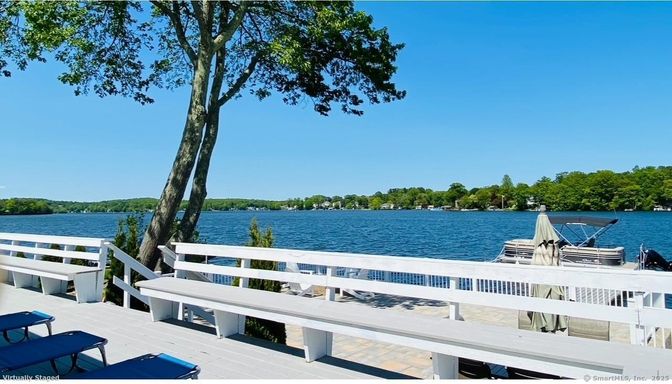 Exterior, Lake
