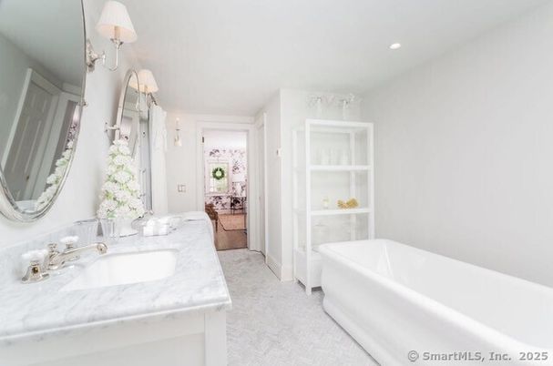 Bathroom, Dual Sink Vanities, Free Standing Baths, Interior, Recessed Lighting