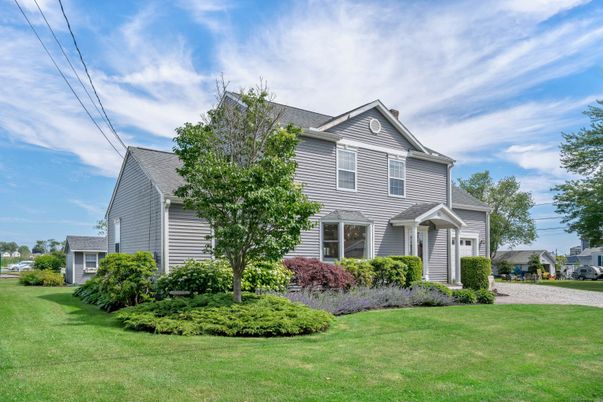Backyard, Exterior, Facade, Queen Anne Victorian