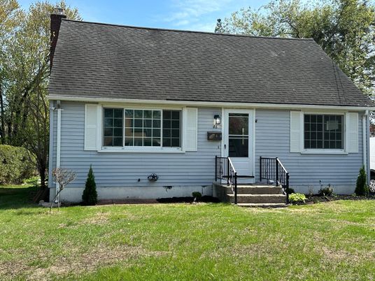Exterior, Facade, Cape Cod