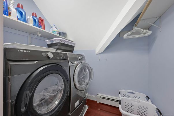 Interior, Washer, Wood Texture Flooring