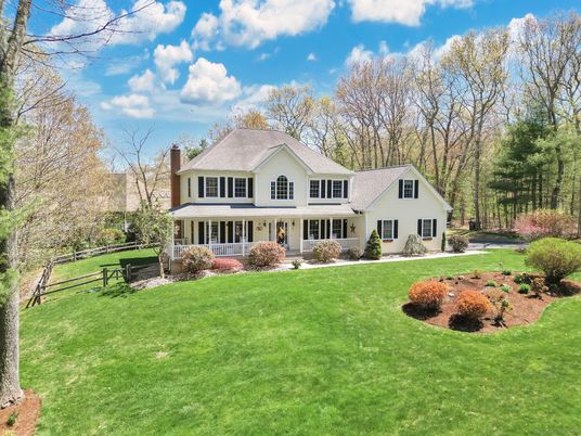 Backyard, Exterior, Facade, Farmhouse