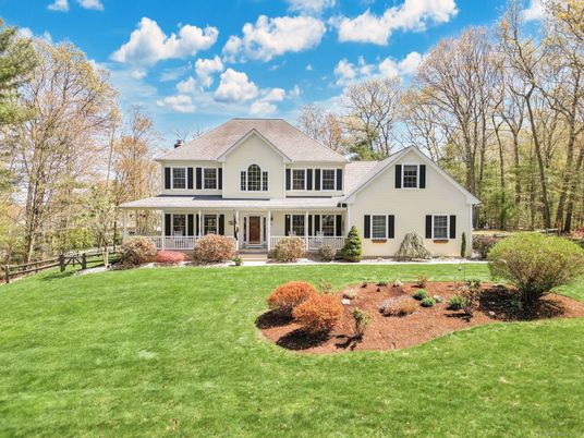 Backyard, Exterior, Facade, Farmhouse