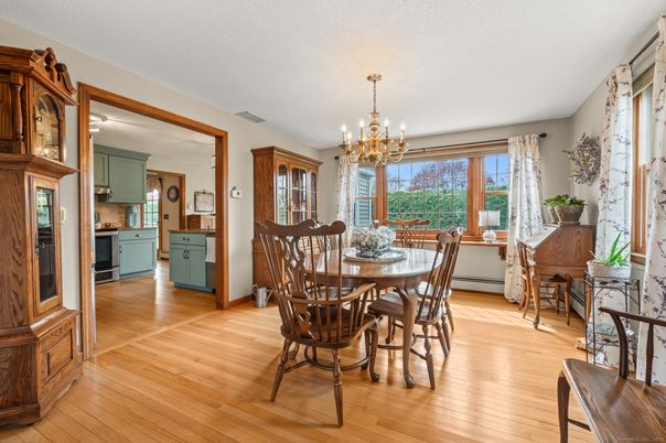 Chandelier, Dining room, Interior, Kitchen, Wood Texture Flooring