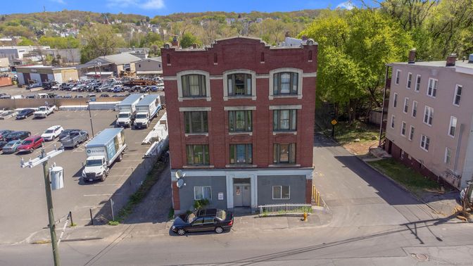 Exterior, Facade, Rowhouse