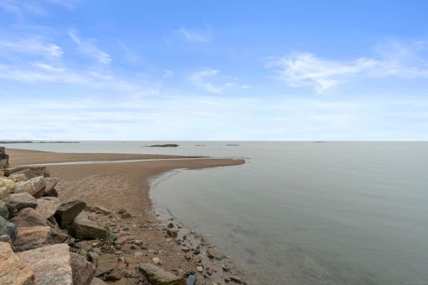 Exterior, Lake