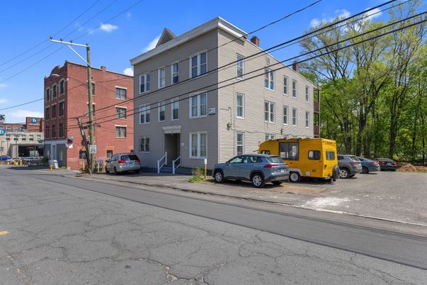 Exterior, Facade, Rowhouse