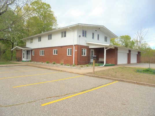 Attached, Exterior, Facade, Brick Facade, Split Level