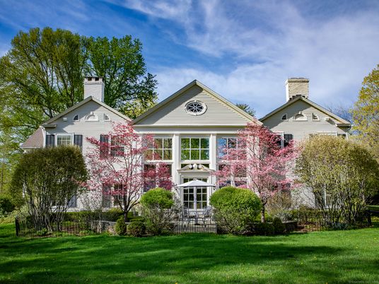 Backyard, Exterior, Facade, Queen Anne Victorian
