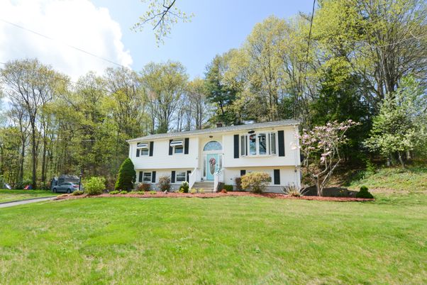 Backyard, Exterior, Facade, Raised Ranch