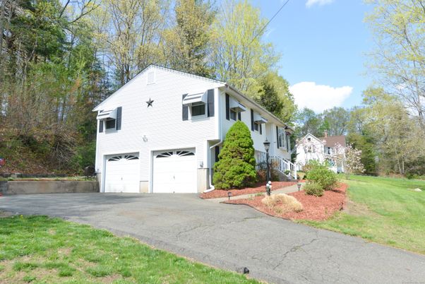Attached, Exterior, Facade, Farmhouse