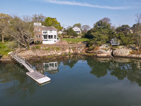 Exterior, Lake