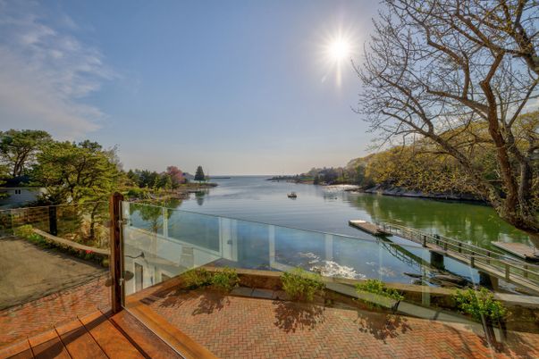 Exterior, Lake