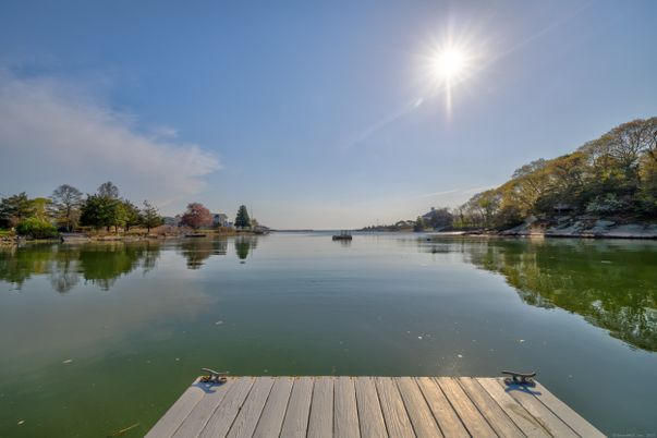 Exterior, Lake