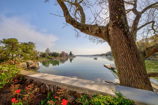 Exterior, Lake