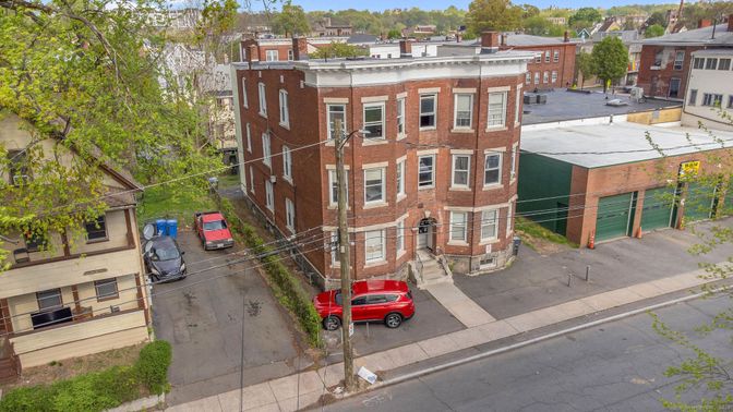 Exterior, Facade, Brick Facade, Rowhouse