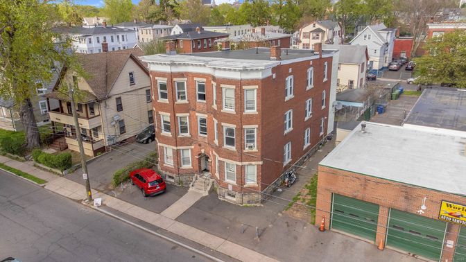 Exterior, Facade, Brick Facade, Rowhouse