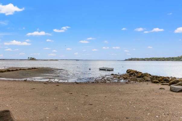 Exterior, Lake