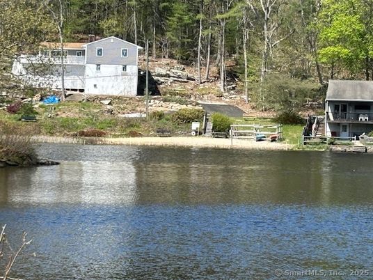 Exterior, Lake