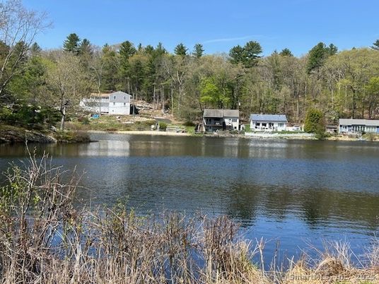 Exterior, Lake