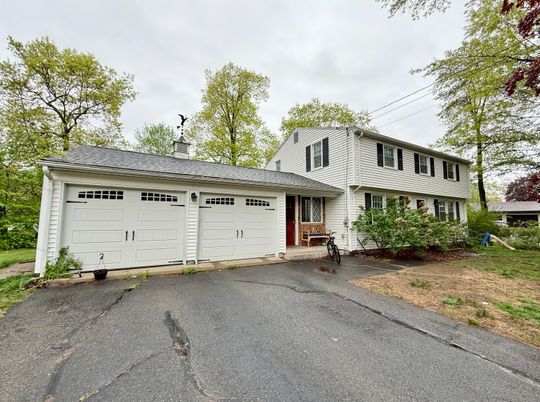 Attached, Exterior, Facade, Cape Cod