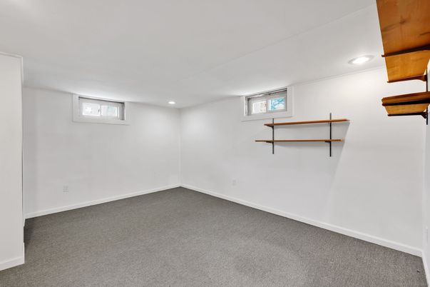 Empty room, Interior, Recessed Lighting