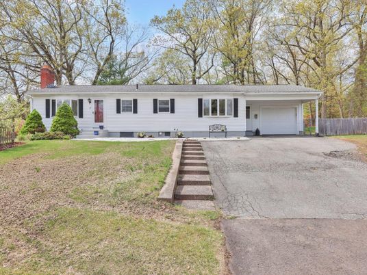 Attached, Exterior, Facade, Ranch