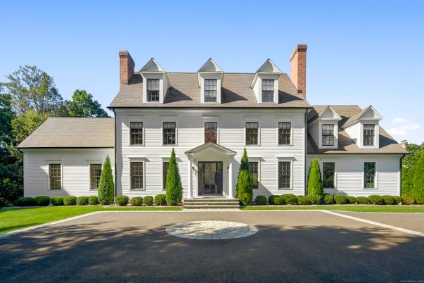 Exterior, Facade, Georgian