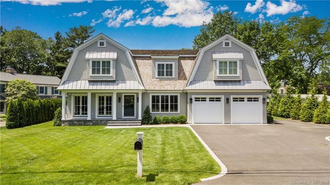 Attached, Exterior, Facade, Farmhouse