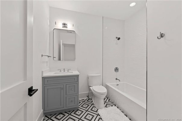 Bathroom, Interior, Recessed Lighting