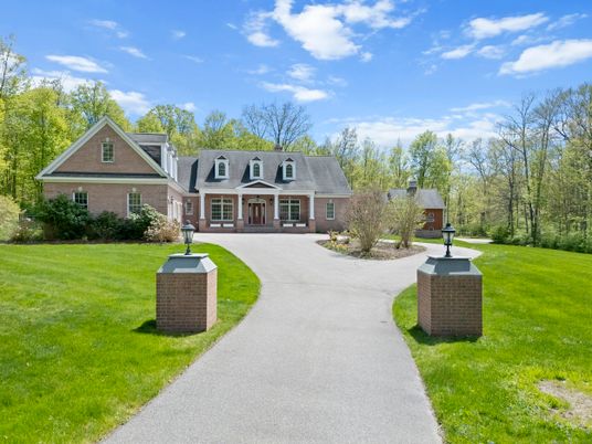 Exterior, Facade, Brick Facade, Cape Cod