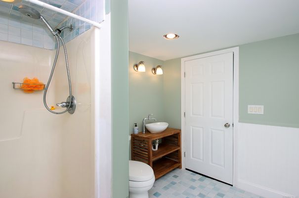 Bathroom, Interior, Recessed Lighting