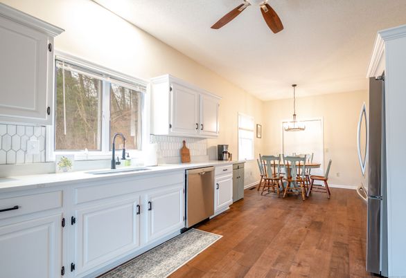 Dining room, Interior, Kitchen, Pendant Lights, Wood Texture Flooring