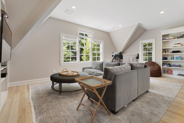 Fitness Equipment, Interior, Living room, Recessed Lighting, Wood Texture Flooring