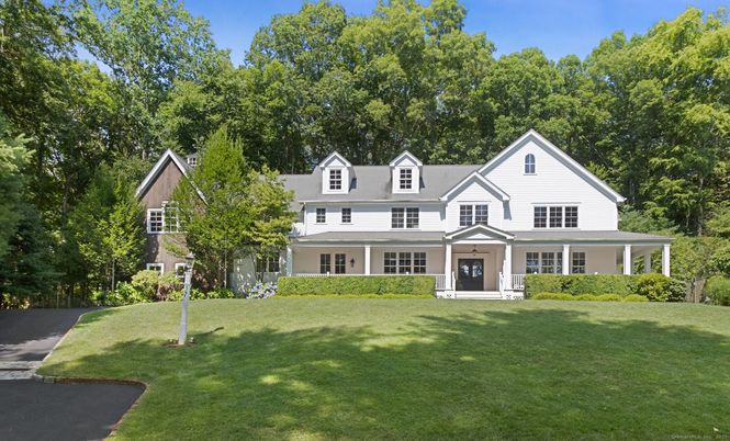 Exterior, Facade, Farmhouse