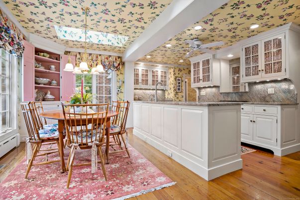 Chandelier, Dining room, Interior, Kitchen, Pendant Lights, Recessed Lighting, Wood Texture Flooring