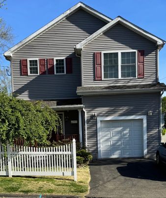 Attached, Exterior, Facade, American Craftsman