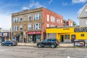 Exterior, Facade, Brick Facade, Rowhouse