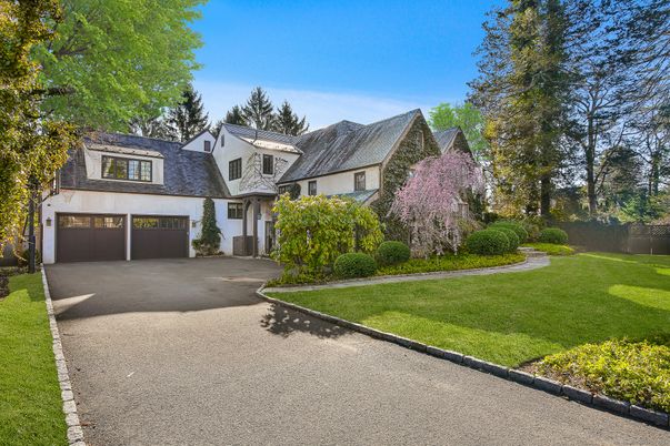 Attached, Exterior, Facade, Tudor Revival