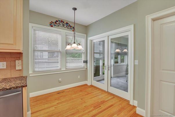 Interior, Pendant Lights, Wood Texture Flooring