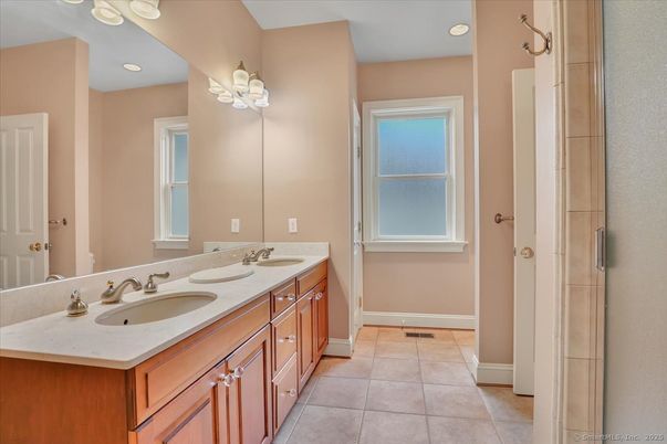 Bathroom, Dual Sink Vanities, Interior, Recessed Lighting